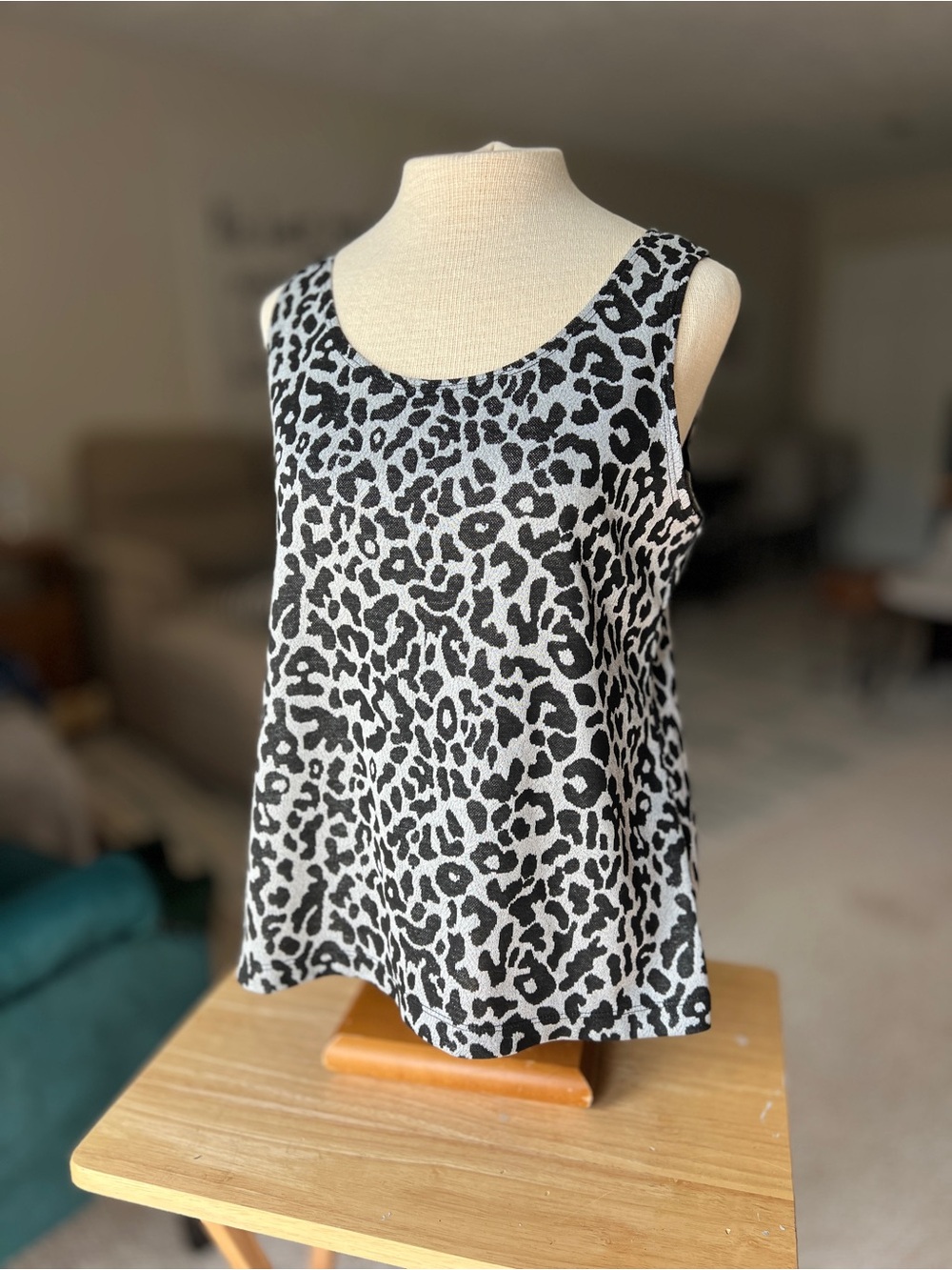 Chico’s Easywear Leopard Print Tank Top Sz 1 Med Black Gray Metallic Knit Shell